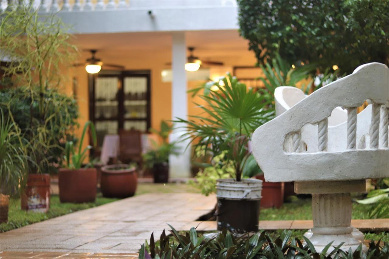 Casa Marlene Hotel Valladolid  Exterior photo